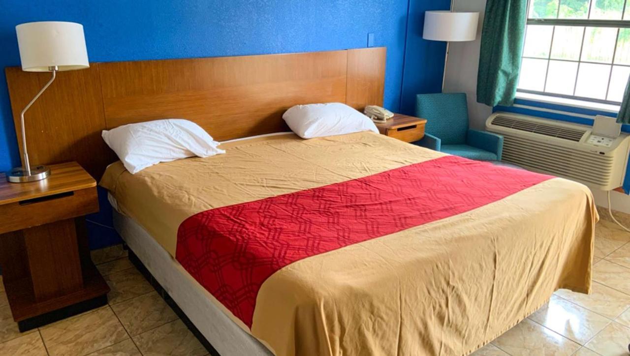 Luxury Inn Форест Сити Екстериор снимка