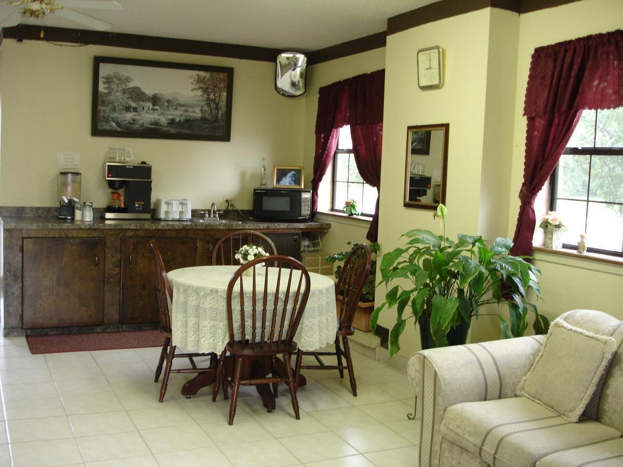 Luxury Inn Форест Сити Ресторант снимка