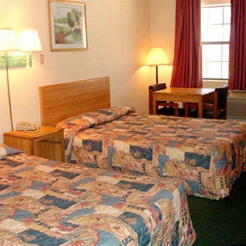 Luxury Inn Форест Сити Стая снимка